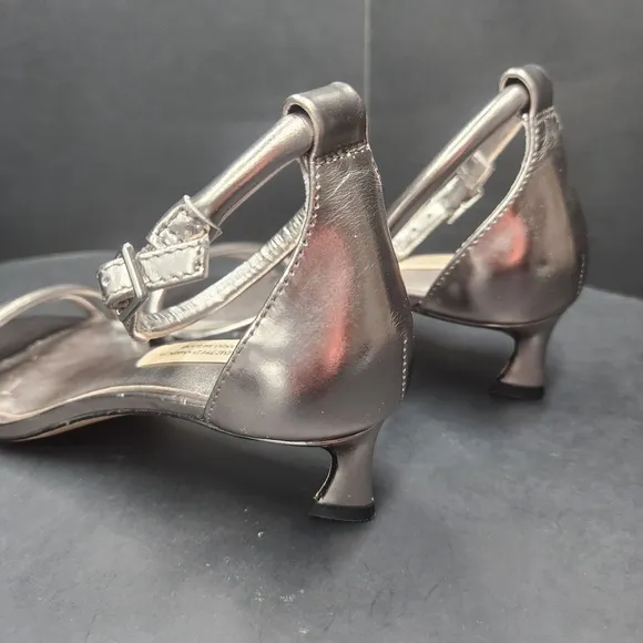 Antonio Melani sandals 9 Narrow silver leather padded strappy kitten new $150
