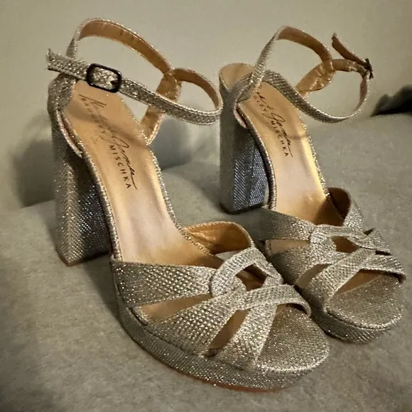Badgley Mischka silver glitter shoes size 9 prom wedding